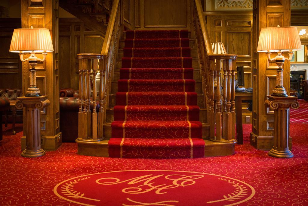 Meadow Court Hotel Loughrea Eksteriør billede