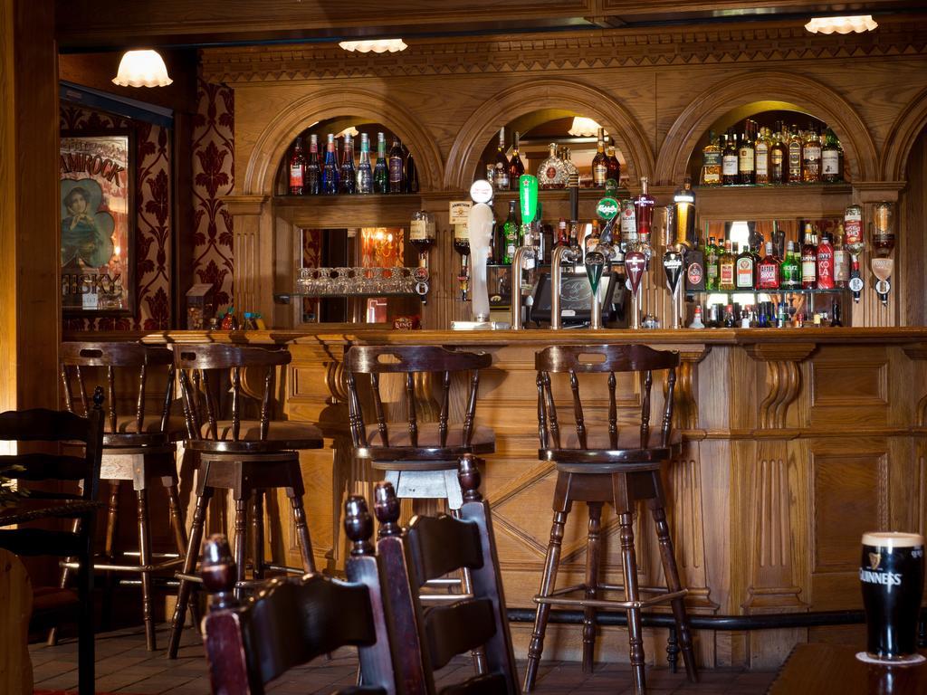 Meadow Court Hotel Loughrea Eksteriør billede