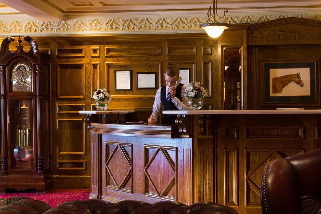 Meadow Court Hotel Loughrea Eksteriør billede