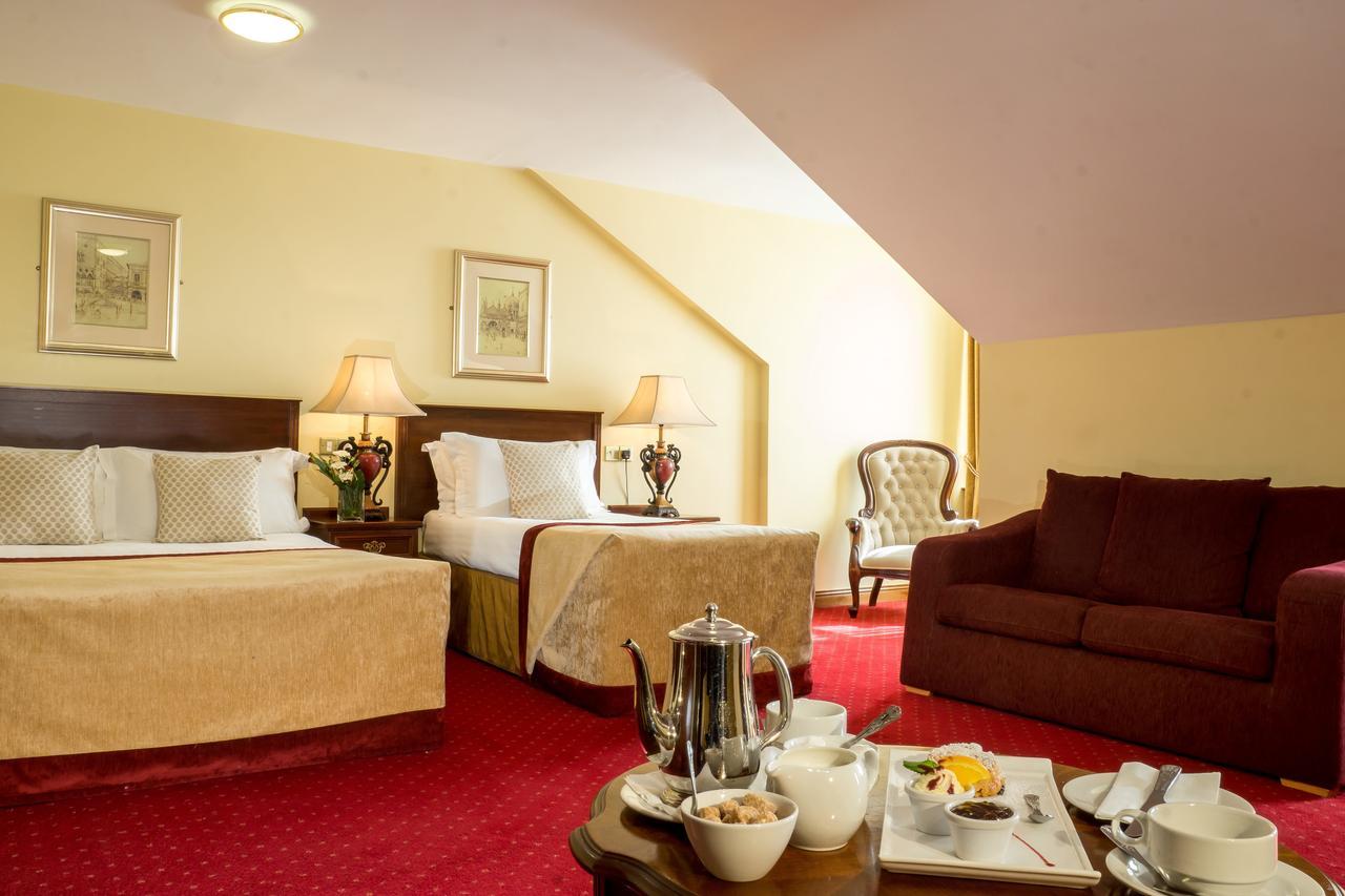 Meadow Court Hotel Loughrea Eksteriør billede