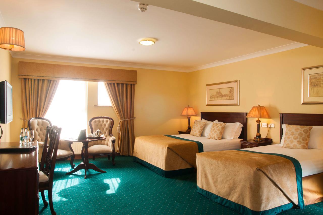 Meadow Court Hotel Loughrea Eksteriør billede